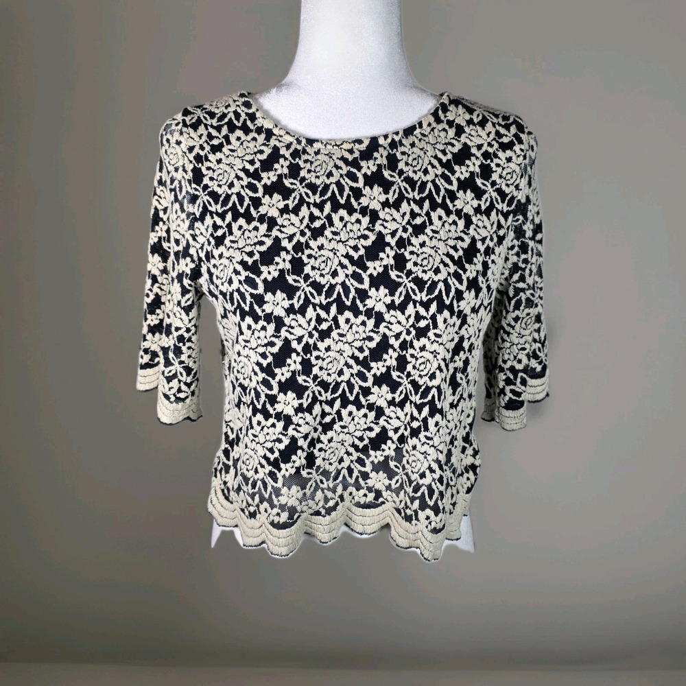 Forever 21 Women's Cropped Floral Lace Top Size Medium 3/4 Sleeve Black White